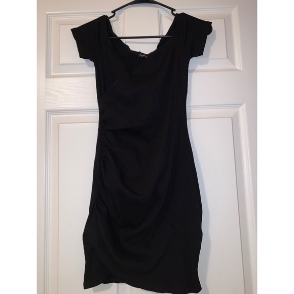 Fashion Nova dress. Off Shoulder. - Picture 4 of 5